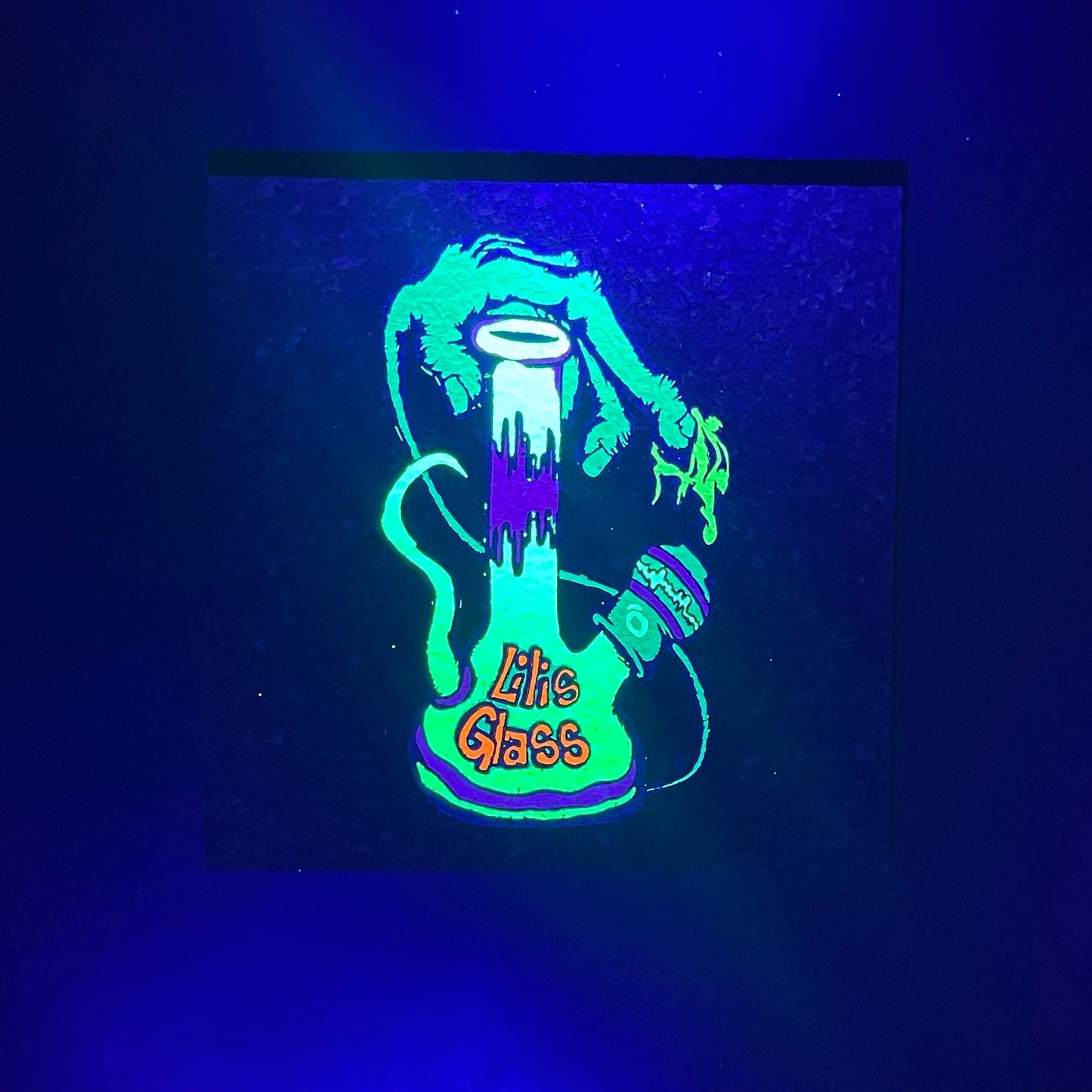 Lili’s Glass Neon Bong Moodmat