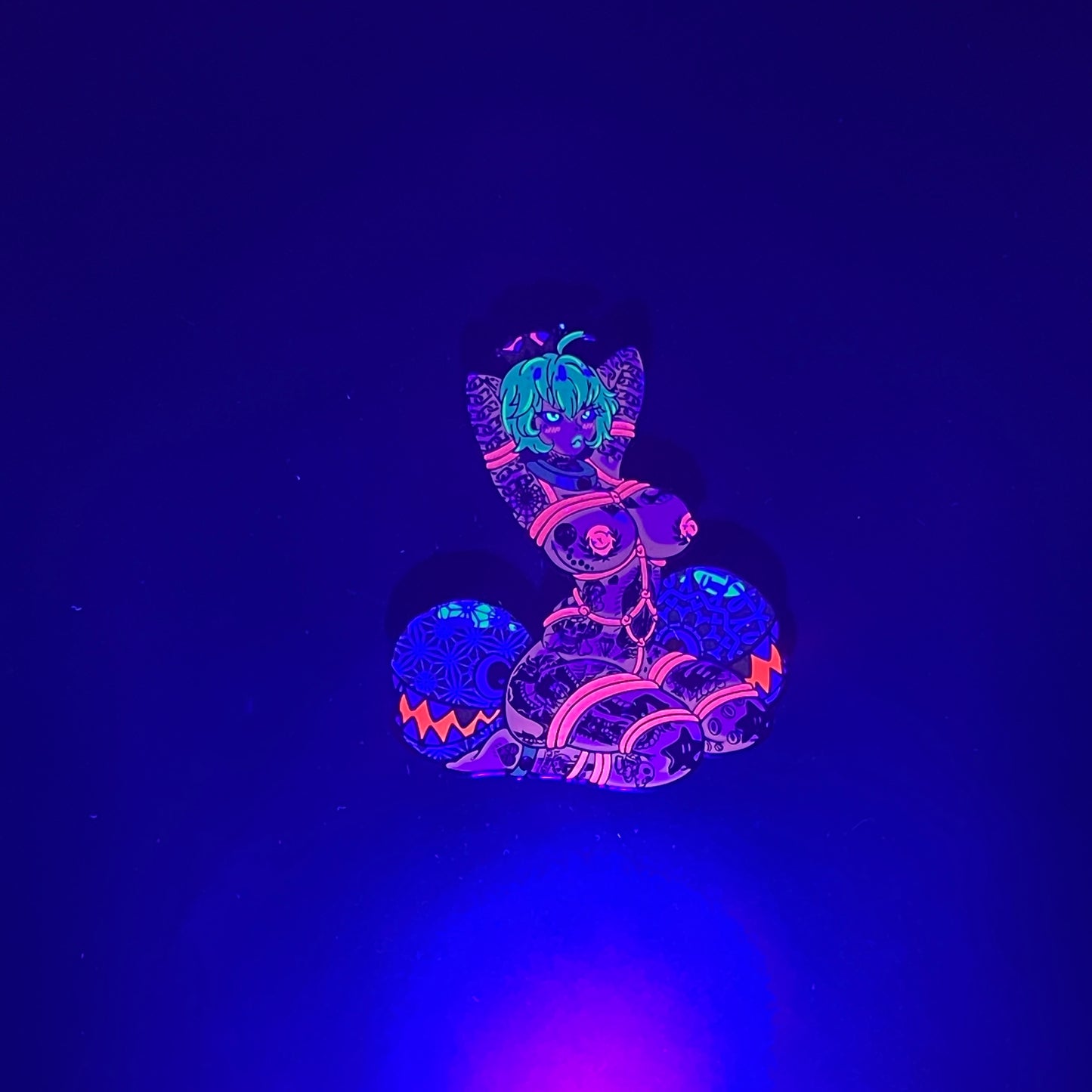 Captivating Audience Pins X Kitsuahri Biting Beauty Pin