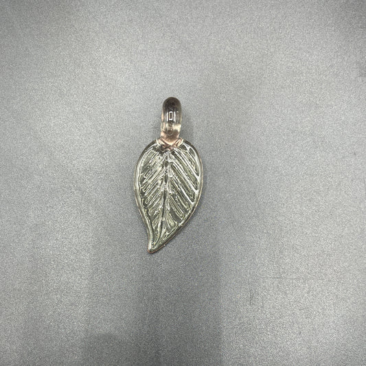 Domepiecer Grey Blade Leaf Pendant