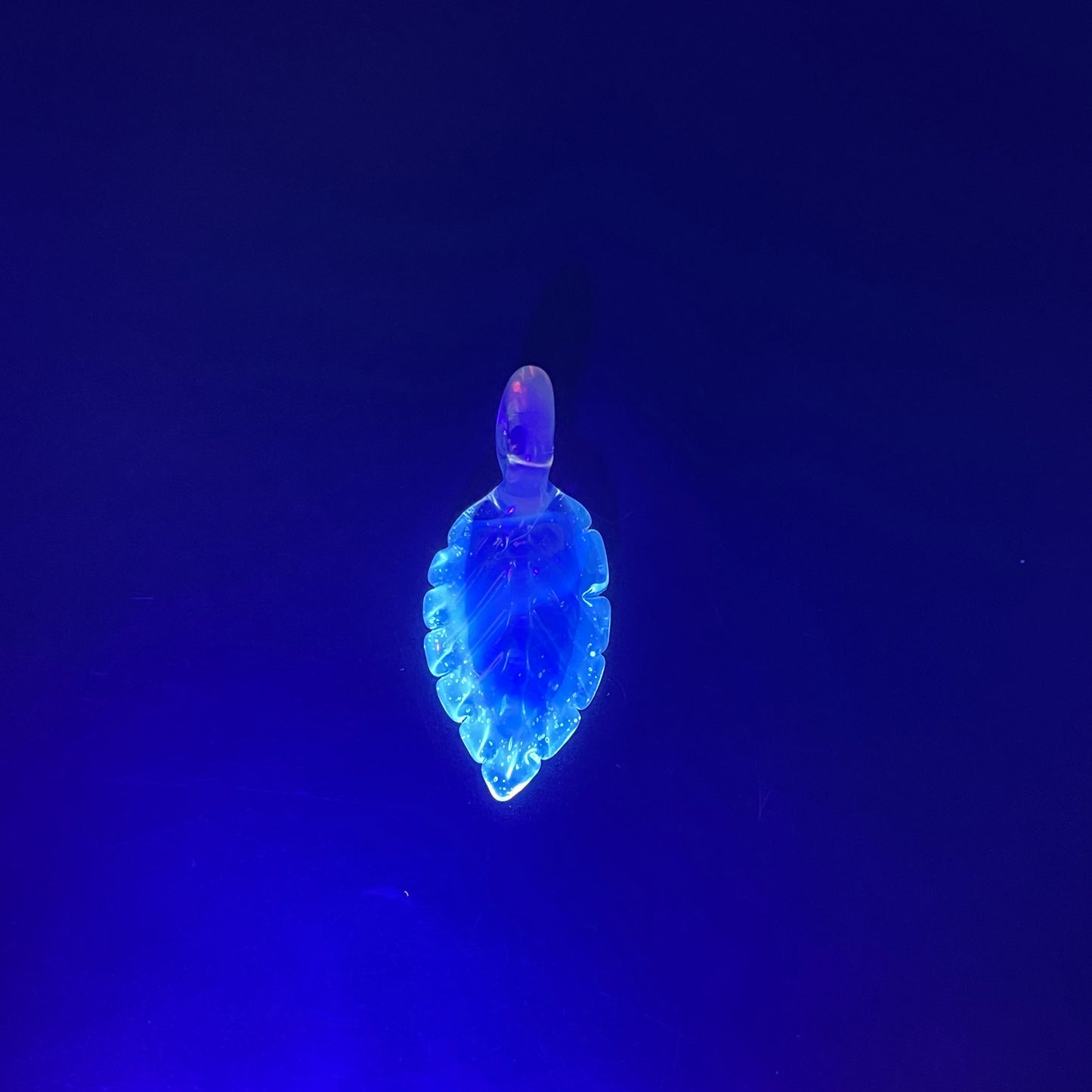 Domepiecer UV Blue Blade Leaf Pendant